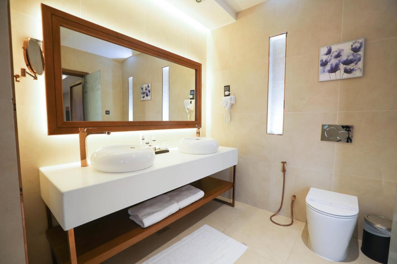 V Boutique Hotel Jeddah Exterior photo